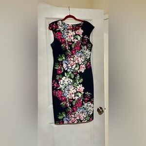 Vince Camuto Size 14. Stretchy fabric. Navy with flowers. Zipper on back